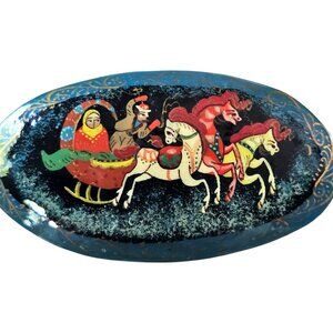 Russian Hand-Painted Lacquer Brooch – Troika Snow Scene – Fine Detail Exquisite